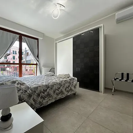 Casa Neghelli - アパート アラッシオ